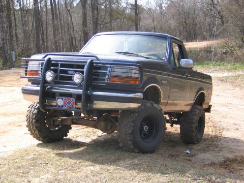 1995 Ford Bronco - This lifted 1995 Ford Bronco features oversized tires and a heavy-duty front bull bar.