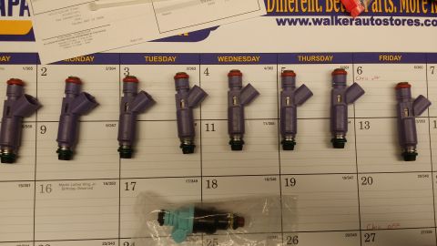 1996 Ford F-250 - Hrm, what do we have here? FMS 24lb , EV6, 6-hole injectors. The one on the bottom is a factory replacement EV3, 4-hole injector. Finding c…