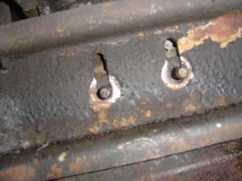 1986 Ford Bronco - bottom of tranny mount