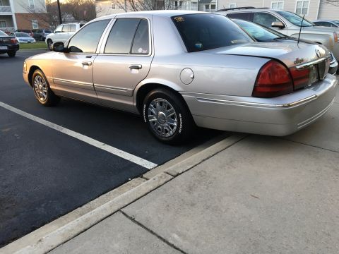 2005 Mercury Grand Marquis photo