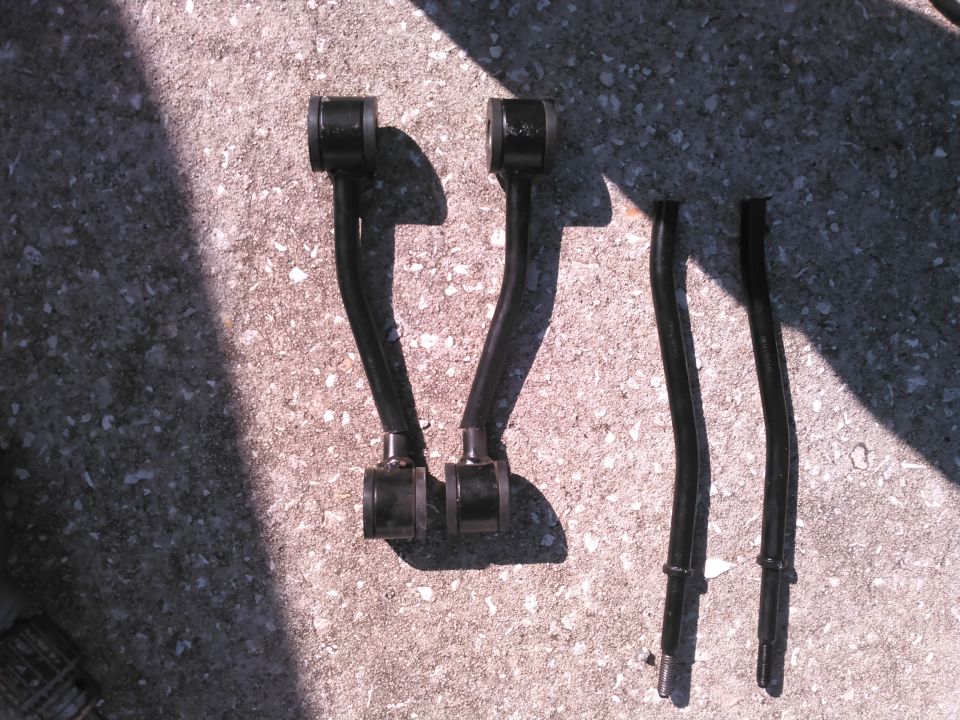 this is the links welded up and with some paint thrown on them. the bends will help offset. i should have actually made them offset a bit more