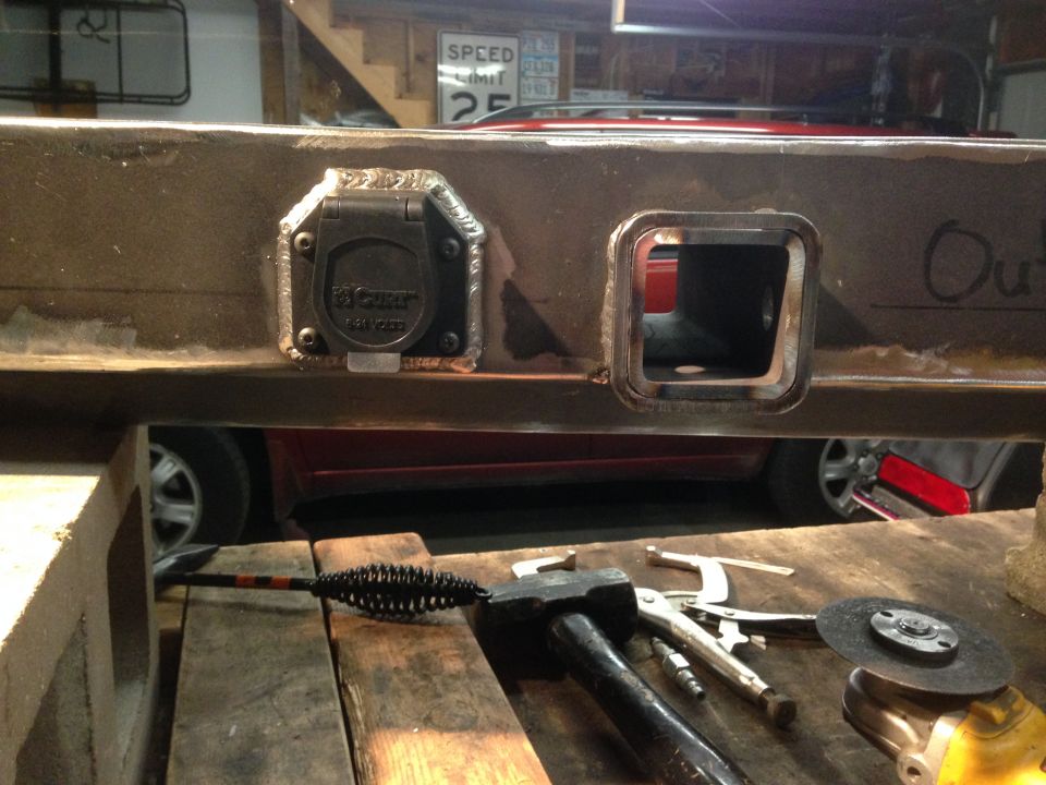 Trailer hitch receiver with 7-pin connector and square opening