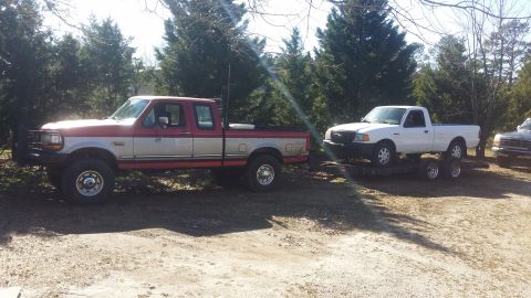 1996 Ford F-250 - Light load. Made sure not to have a repeat as with the Suburban this time. Also just BARELY visible is the 36-inch light bar between the up…