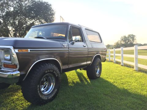 1978 Ford Bronco - 1978 Ford Bronco in three-quarter front view, parked outdoors on a sunny day.