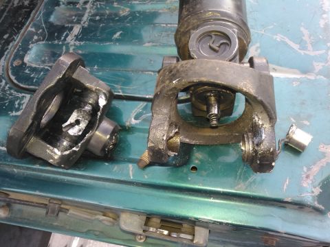 1996 Ford Bronco - broke my driveshaft again. the u-joint broke this time but the H-yoke is competently warped