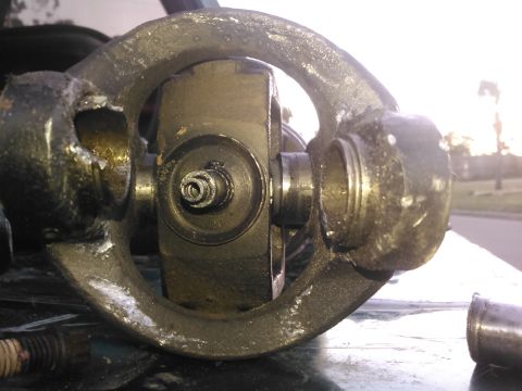 1996 Ford Bronco - broke my driveshaft again. the u-joint broke this time but the H-yoke is completly warped and probably cause of the issue. even the caps fr…