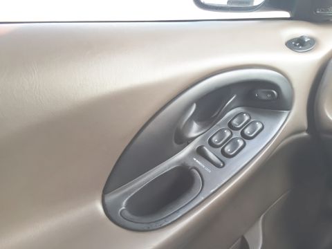 1999 Ford Taurus photo