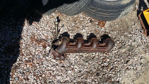 1996 Ford F-250 - OUT! Passenger side manifold.There are two brackets bolted to the back of the cylinder head (both utilizing 14mm heads) that will need to b…