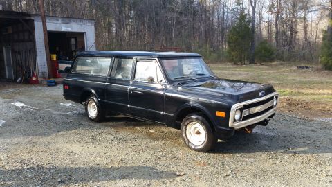 1970 Chevrolet Suburban photo