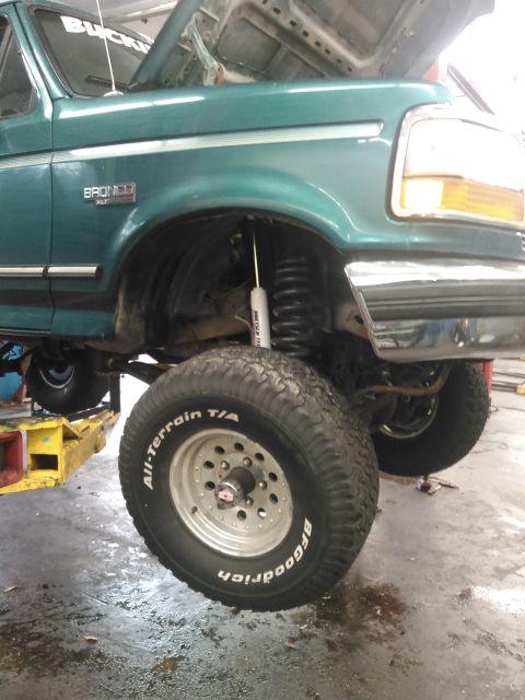 1996 Ford Bronco - axle drop while on a lift