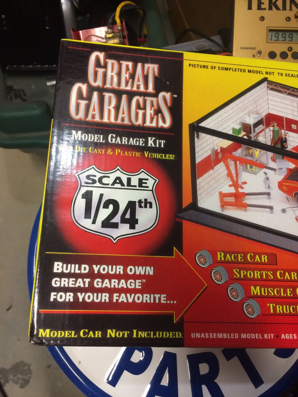 Box for a 1:24 scale model garage kit titled "Great Garages".