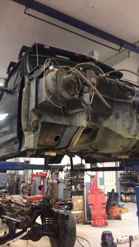 1993 Ford Bronco - body off frame