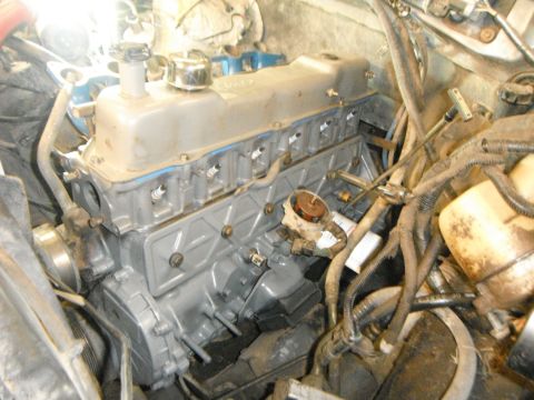 1995 Ford F-150 - Engine components including the block, valve covers, and spark plugs are shown in detail.