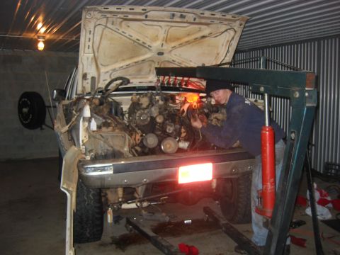 1989 Ford Bronco - Since Ned had to leave to go to the Panthers game, I had to get it out myself. Due to me taking shortcuts I left the exhaust manifolds conn…