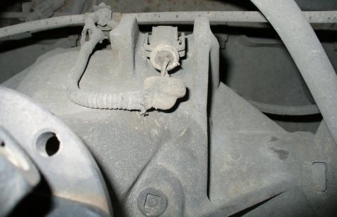 1992 Ford Bronco - The two wires in the loom the mystery box's red wire splices into. That plug seems like it should have less wire exposed so it can clip on.…