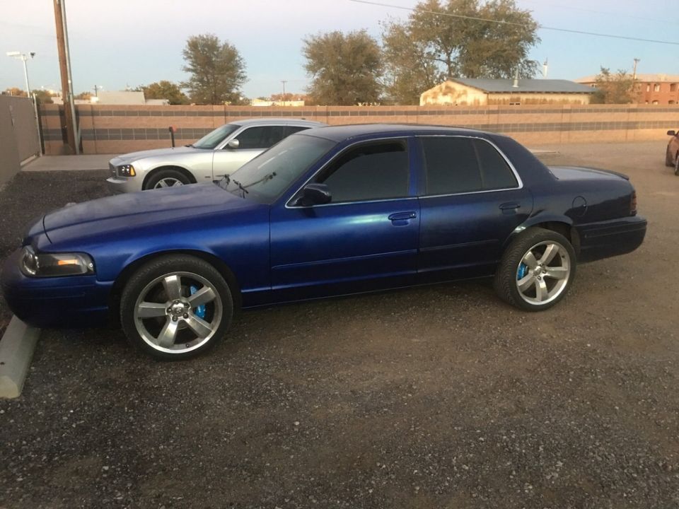 2005 Ford Crown Victoria “Selena”