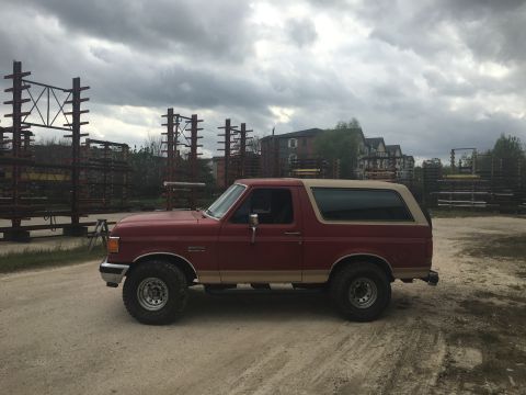 1990 Ford Bronco photo