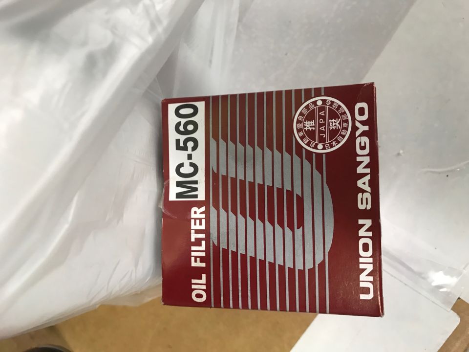 Oil filter box with text OIL FILTER MC-560 and UNION SANGYO
