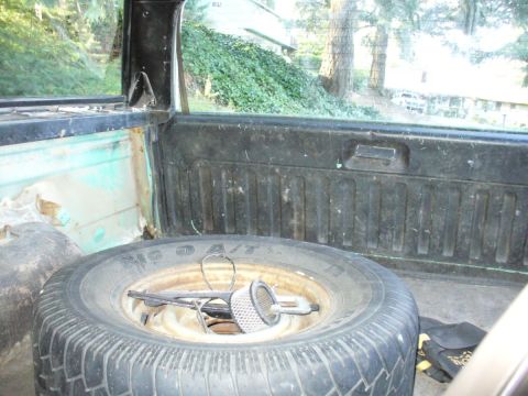 1992 Ford Bronco - Rear view of the gutted cargo area. Very truck-like!