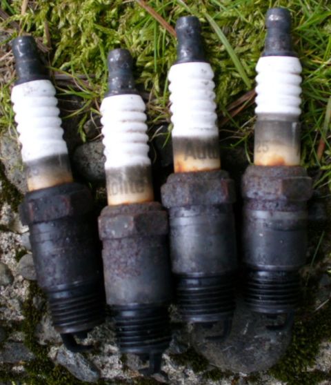 1992 Ford Bronco - Old spark plugs weren't looking so good...
