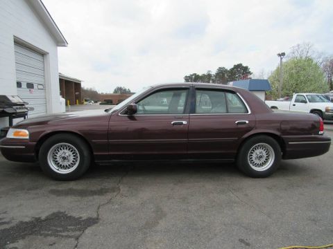 2001 Ford Crown Victoria photo
