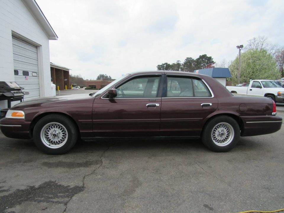 2001 Ford Crown Victoria