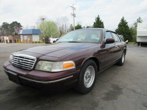 2001 Ford Crown Victoria photo