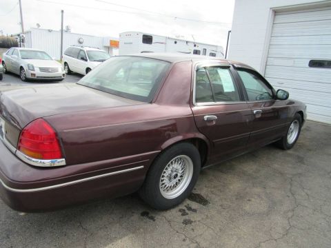 2001 Ford Crown Victoria photo