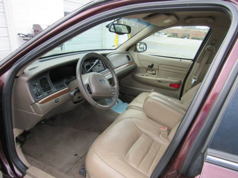 2001 Ford Crown Victoria photo