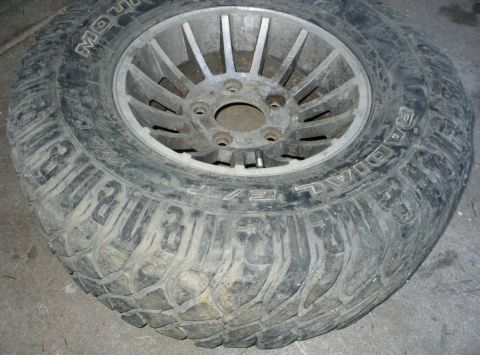 1992 Ford Bronco - '83 Dodge Ramcharger wheel as a spare.
