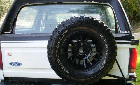 1992 Ford Bronco - Dodge Ramcharger wheel cleaned, painted, and mounted.