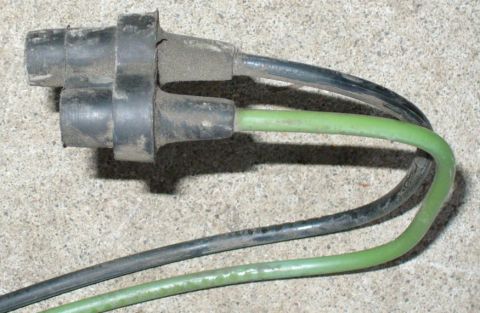 1992 Ford Bronco - Stock green/black vacuum lines; doesn't match the green/red in the instructions.