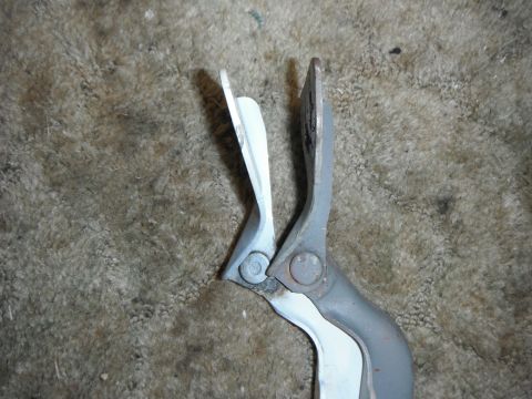 1995 Ford F-150 - A metal tool or part is shown against a textured background with a Supermotors logo.