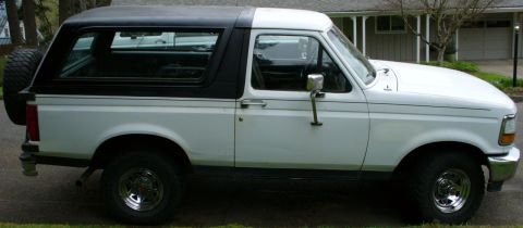 1992 Ford Bronco - Rear wheel center caps installed.