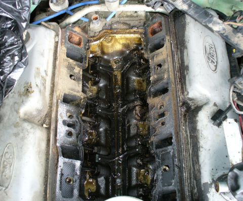 1992 Ford Bronco - Lower manifold removed...yuck.