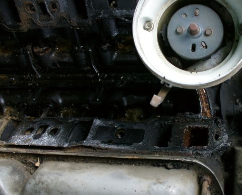 1992 Ford Bronco - Lower manifold removed...yuck.