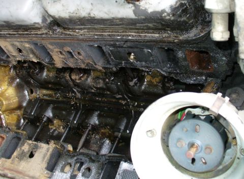 1992 Ford Bronco - Lower manifold removed...yuck.