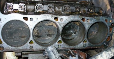 1992 Ford Bronco - Drivers side head removed.