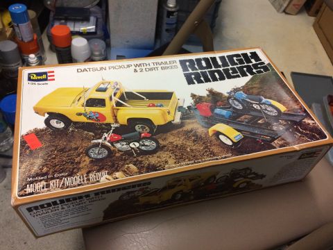 1989 Ford Bronco - Model kit box art depicts a yellow Datsun pickup truck towing a trailer with two dirt bikes.