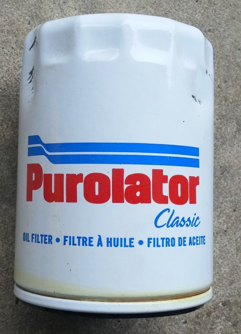 2000 Ford Crown Victoria - Purolator Classic oil filter shown with multilingual text indicating its purpose.