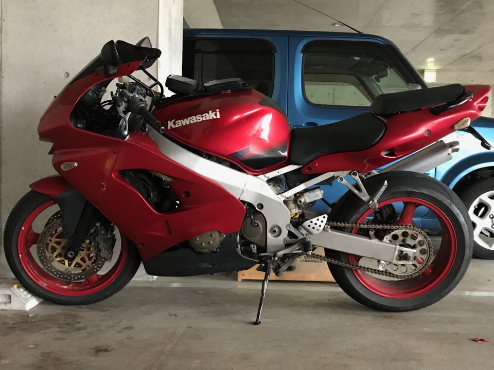 1998 ZX9R fairings on