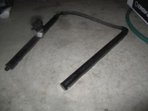 2004 Ford Crown Victoria - Returnless Rails with Fuel Rail Pressure Sensor