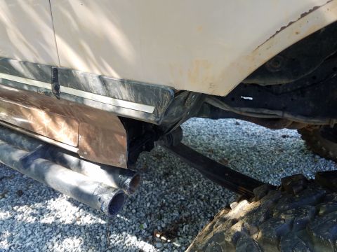 1988 Ford Bronco - Side view of a 1988 Ford Bronco, highlighting its dual exhaust system and undercarriage details.