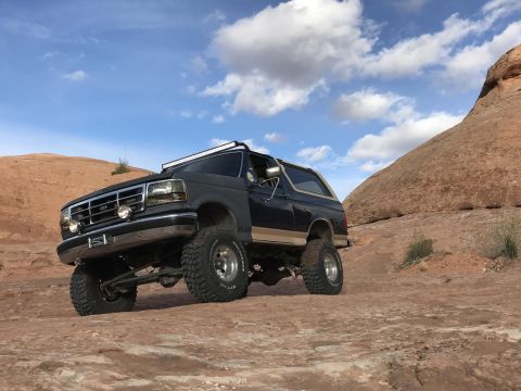1991 Ford Bronco - This 1991 Ford Bronco is equipped for off-road adventures in a desert environment.