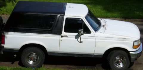 1992 Ford Bronco - Lund AVS window visors installed.