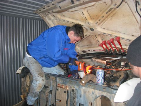 1989 Ford Bronco - Priming the engine with the biggest drill Home Depot had since nothing else I had or borrowed had enough juice to pump oil through my engin…