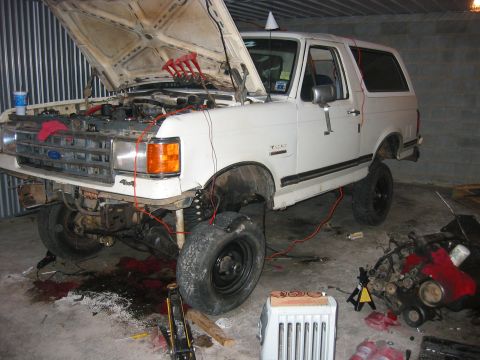 1989 Ford Bronco - Puttin her back together! Sold my old tires and rims to Mike, so I got some goofy lookin things on there till I can put my 37's on...which…
