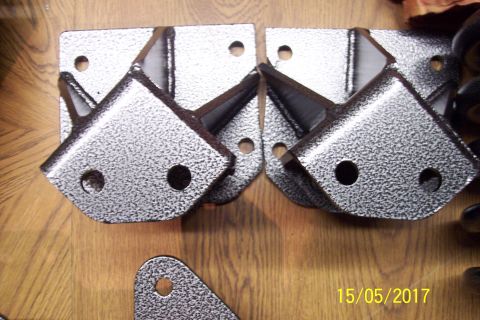 1995 Ford Bronco - These metal brackets are part of a lift kit, not a 1995 Ford Bronco.