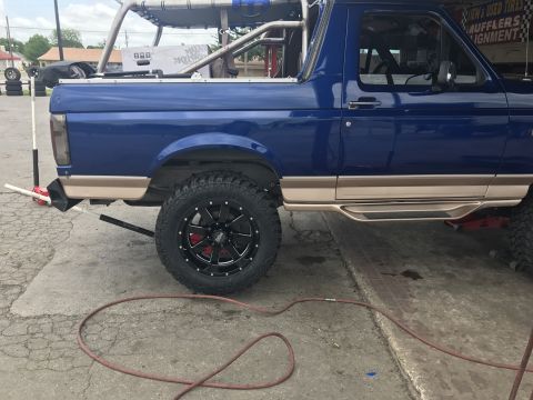 1996 Ford Bronco - This blue 1996 Ford Bronco is equipped with off-road tires and a custom roll cage.
