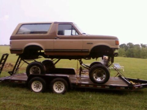 1988 Ford Bronco - This 1988 Ford Bronco body is being transported on a trailer.